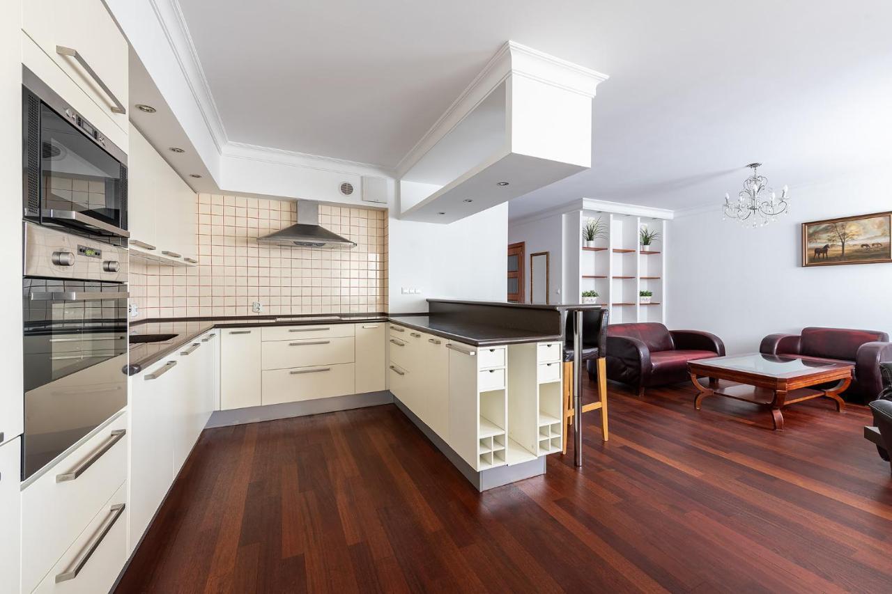 Bukowinska 12 Prywatne Mieszkanie 80M2 Z Dwiema Sypialniami I Balkonem 2X Bezplatne Miejsca Parkingowe Samodzielne Zameldowanie! Private Garage! Self Check-In System! Варшава Экстерьер фото